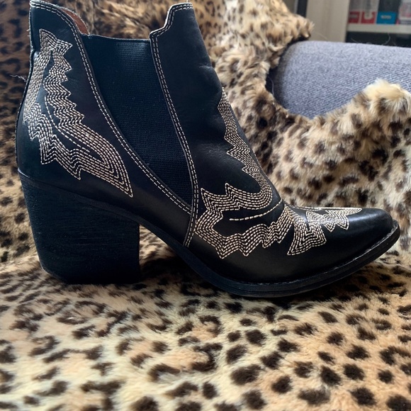 Free People x Jeffrey Campbell Frontier Boots - Picture 3 of 7